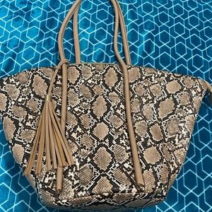 Beautiful snake skin hand bag!
